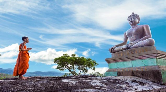 Trăm ngàn năm qua, người có thể chuyển mê thành ngộ trên thế gian hỏi được mấy ai?
